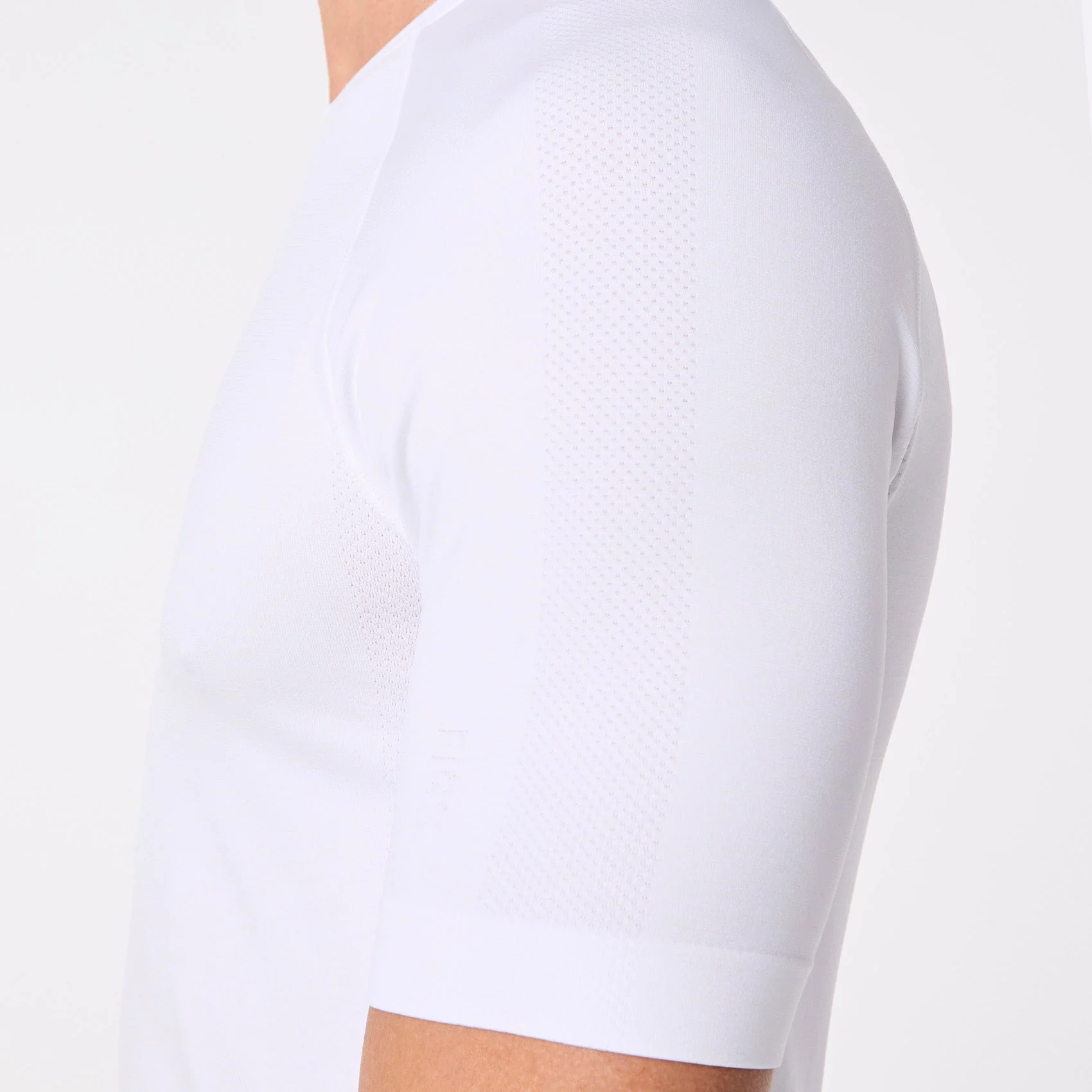 men's White Makato Seamless - Shortsleeve Underscrub