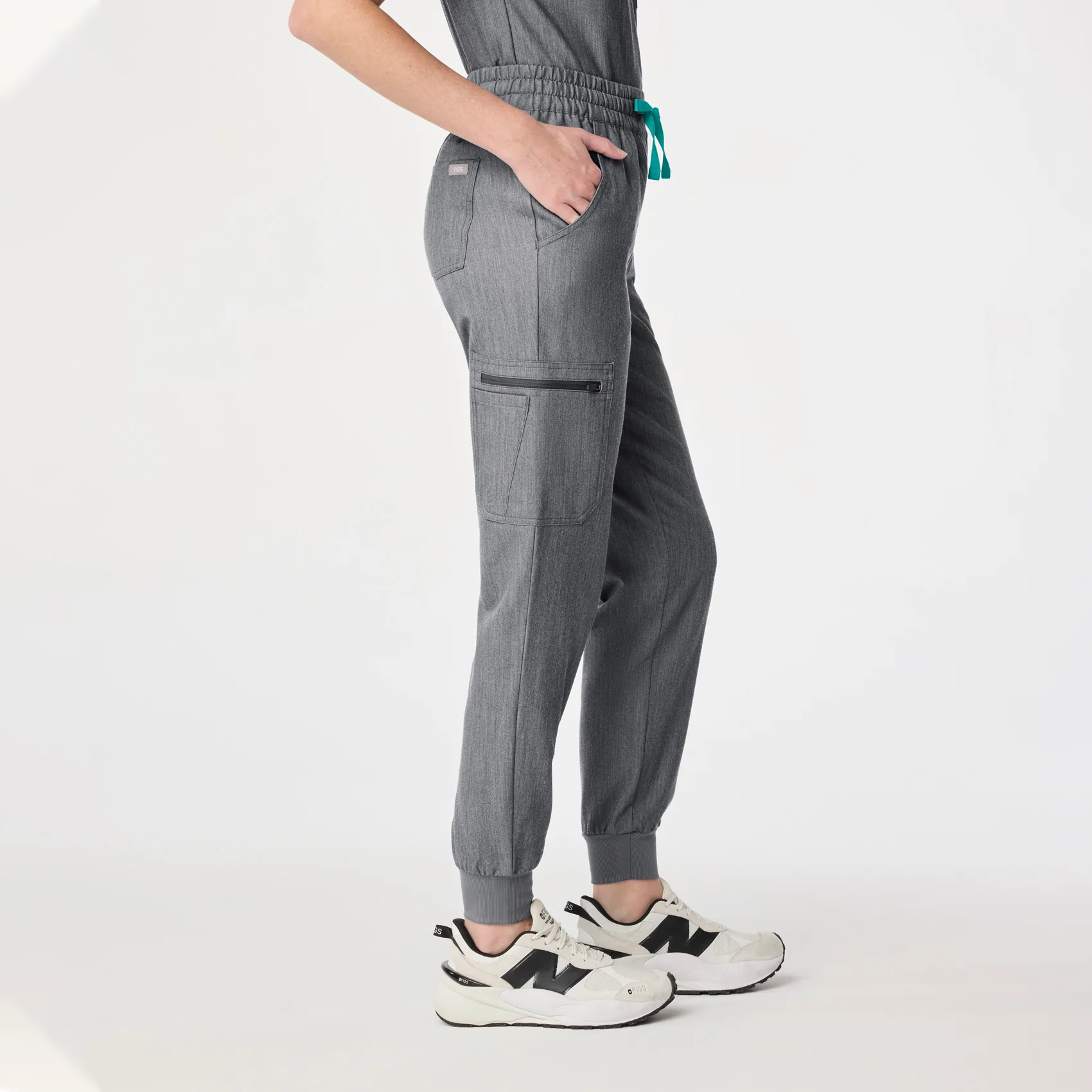15879-women-s-graphite-high-waisted-uman-relaxed-petite-jogger-scrub-pant-3.webp women's Graphite High Waisted Uman Relaxed - Petite Jogger Scrub Pant
