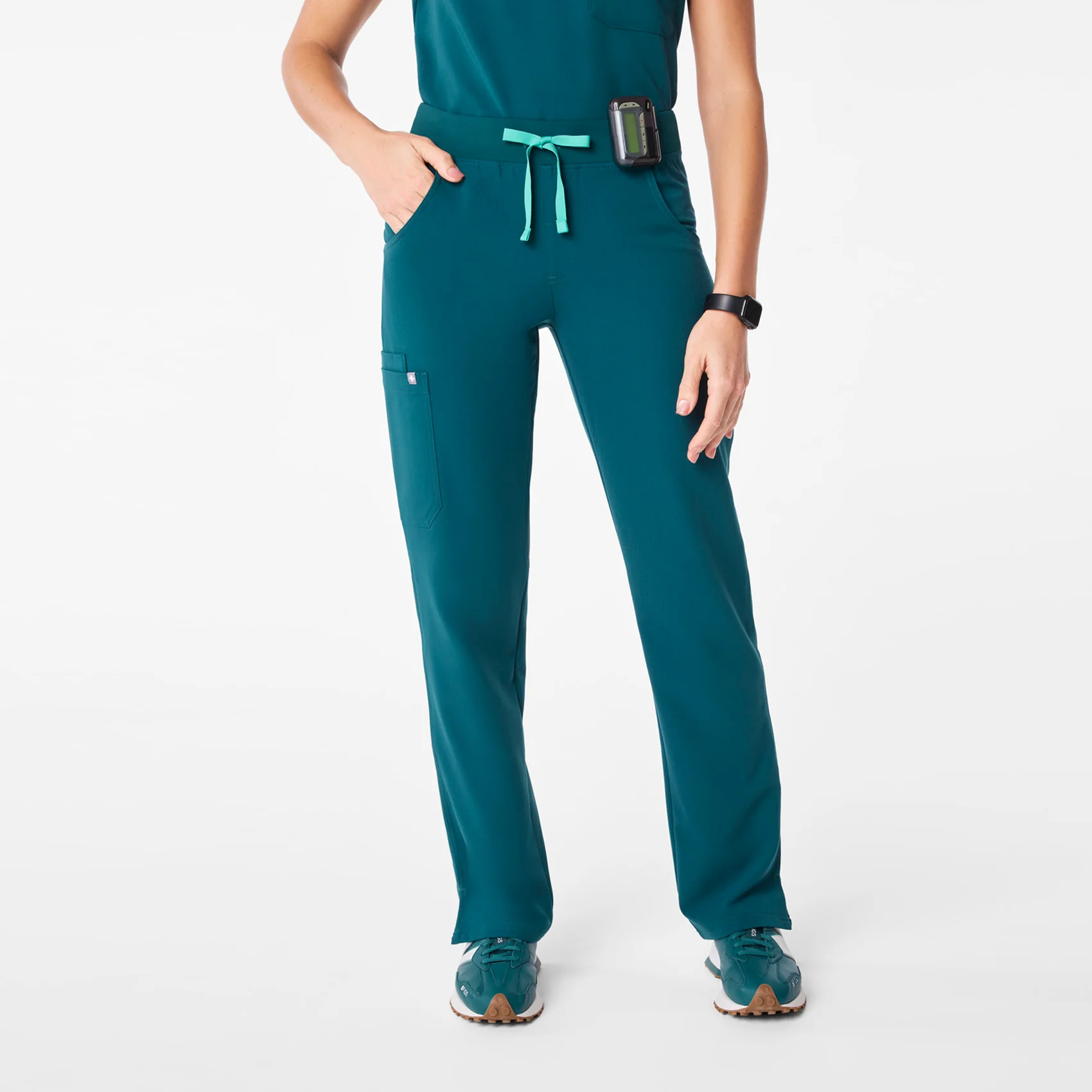 17859-women-s-caribbean-blue-kade-petite-cargo-scrub-panttm-1.webp women's Caribbean Blue Kade - Petite Cargo Scrub Pant™