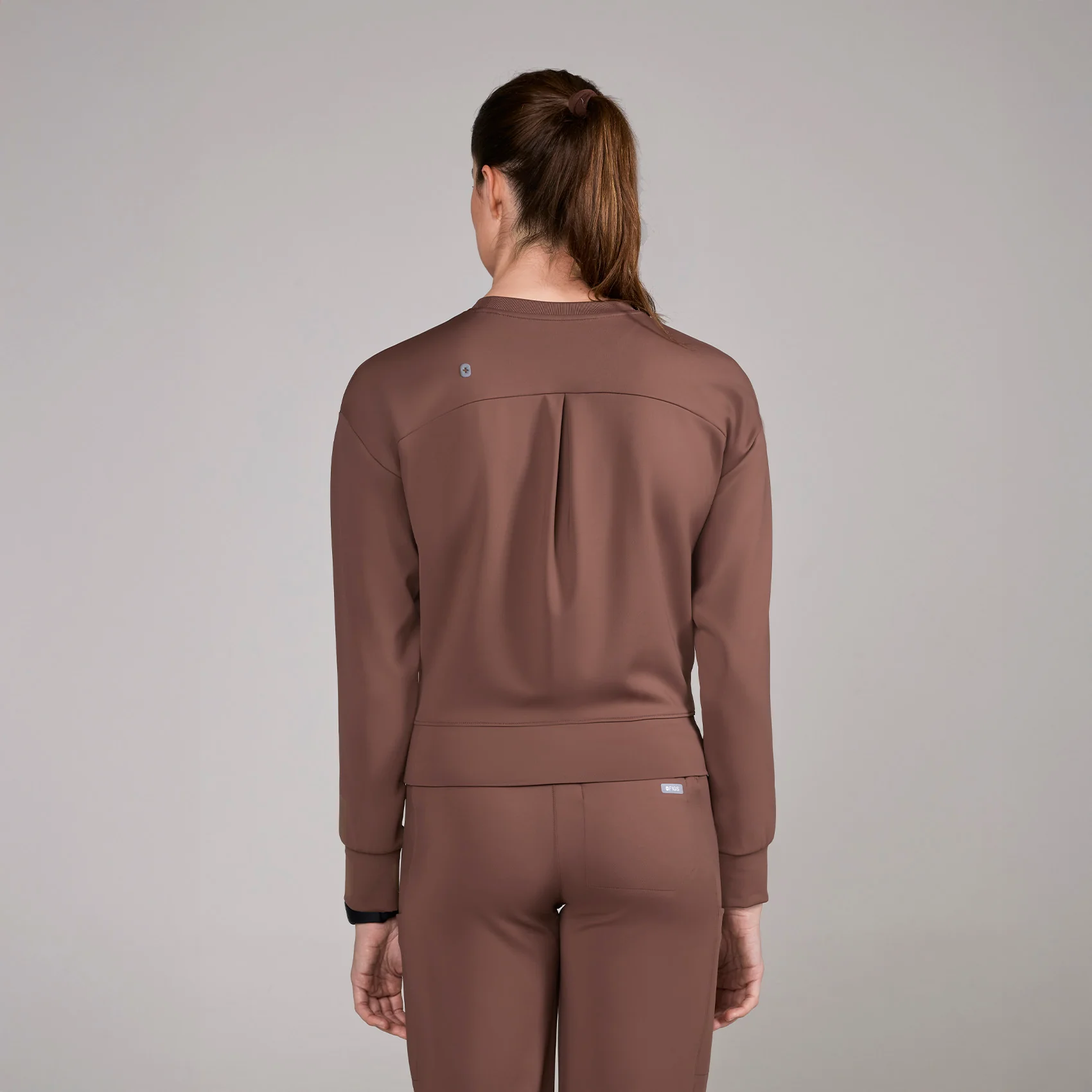 24728-women-s-cedar-cornelia-formx-crewneck-scrub-toptm-4.webp women's Cedar Cornelia FORMx Crewneck - Scrub Top™
