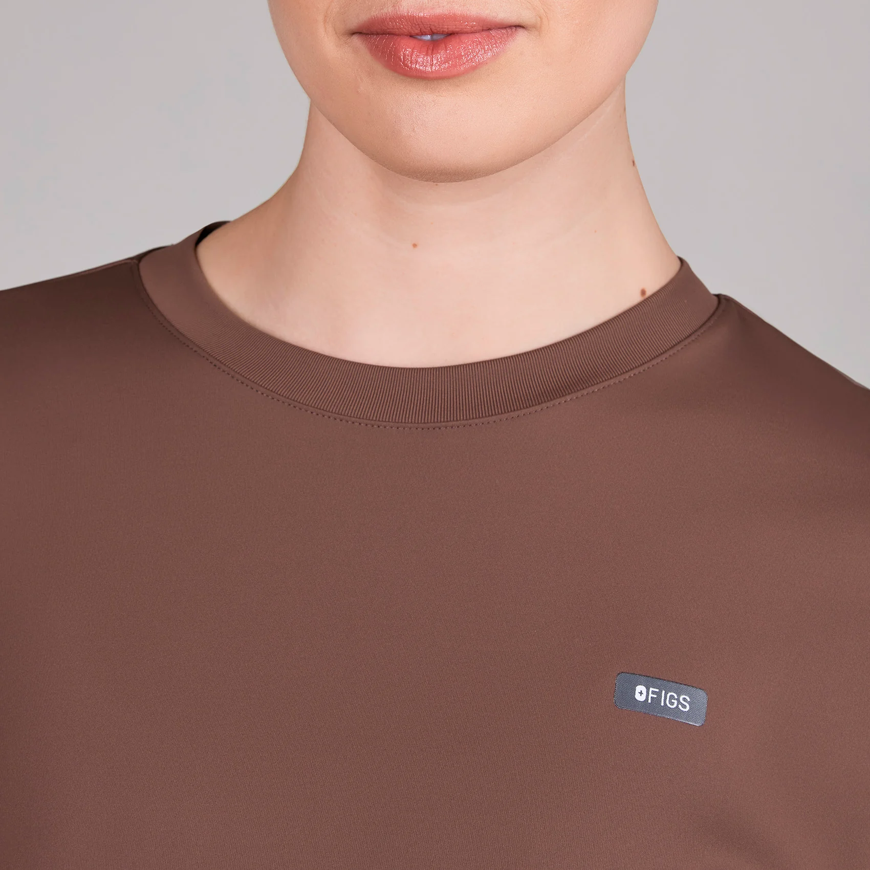 24728-women-s-cedar-cornelia-formx-crewneck-scrub-toptm-5.webp women's Cedar Cornelia FORMx Crewneck - Scrub Top™