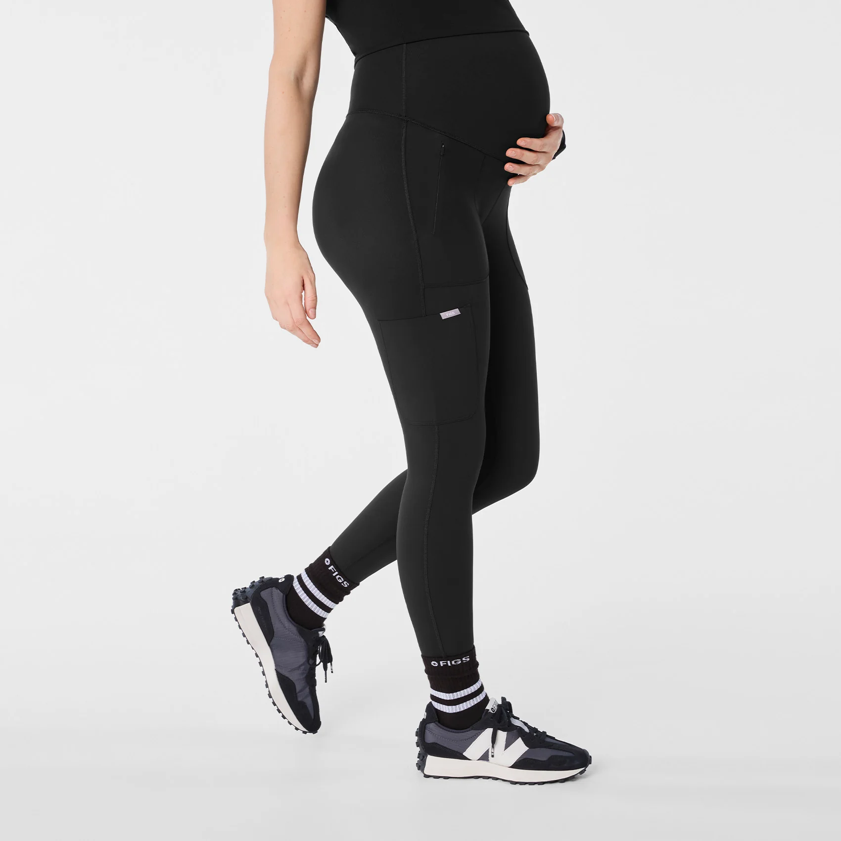 25425-women-s-black-ashland-maternity-scrubleggingtm-3.webp women's Black Ashland - Maternity ScrubLegging™