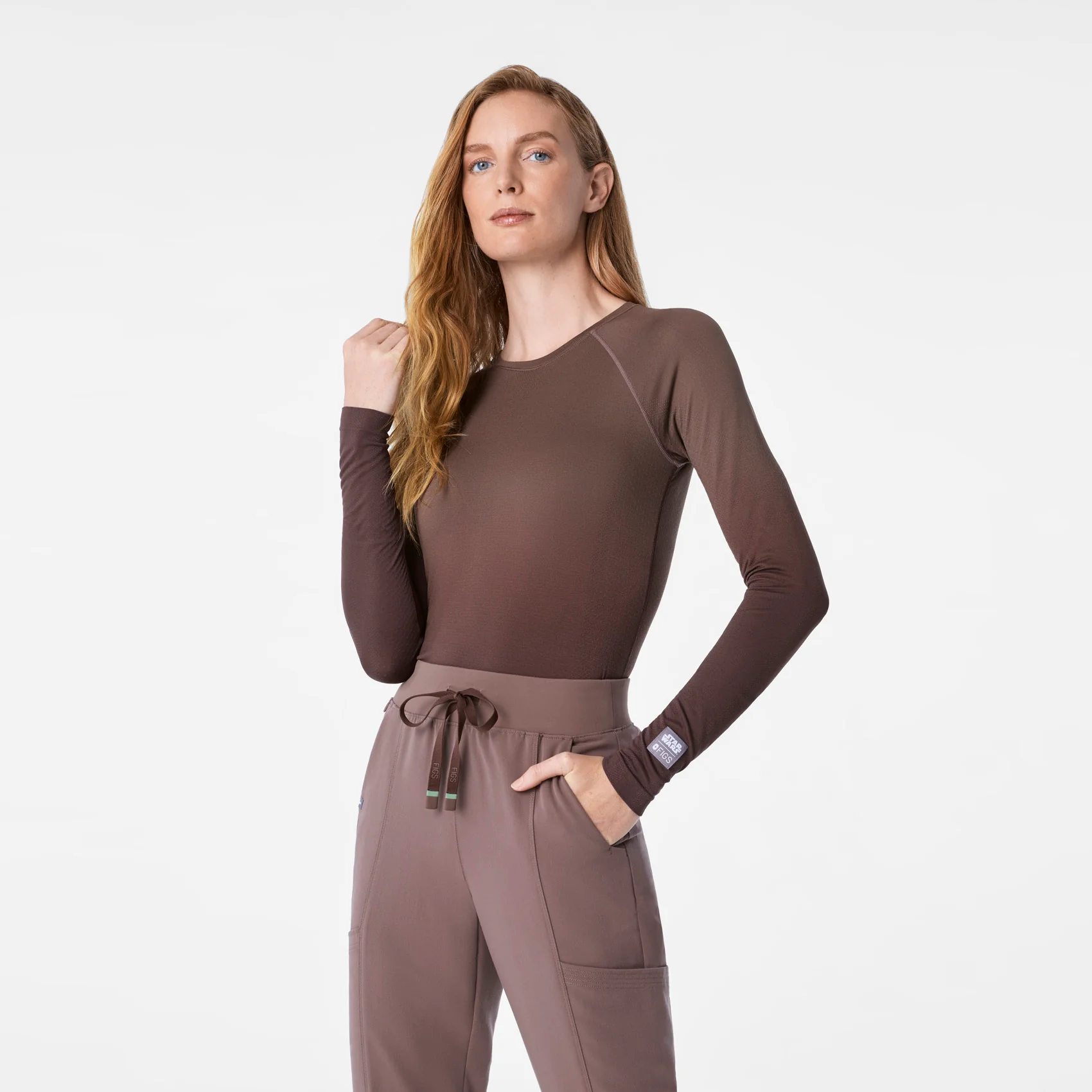 25745-women-s-ombre-smokey-taupe-star-warstm-figs-salta-seamless-longsleeve-underscrub-1.webp women's Ombre Smokey Taupe STAR WARS™ | FIGS Salta Seamless - Longsleeve Underscrub