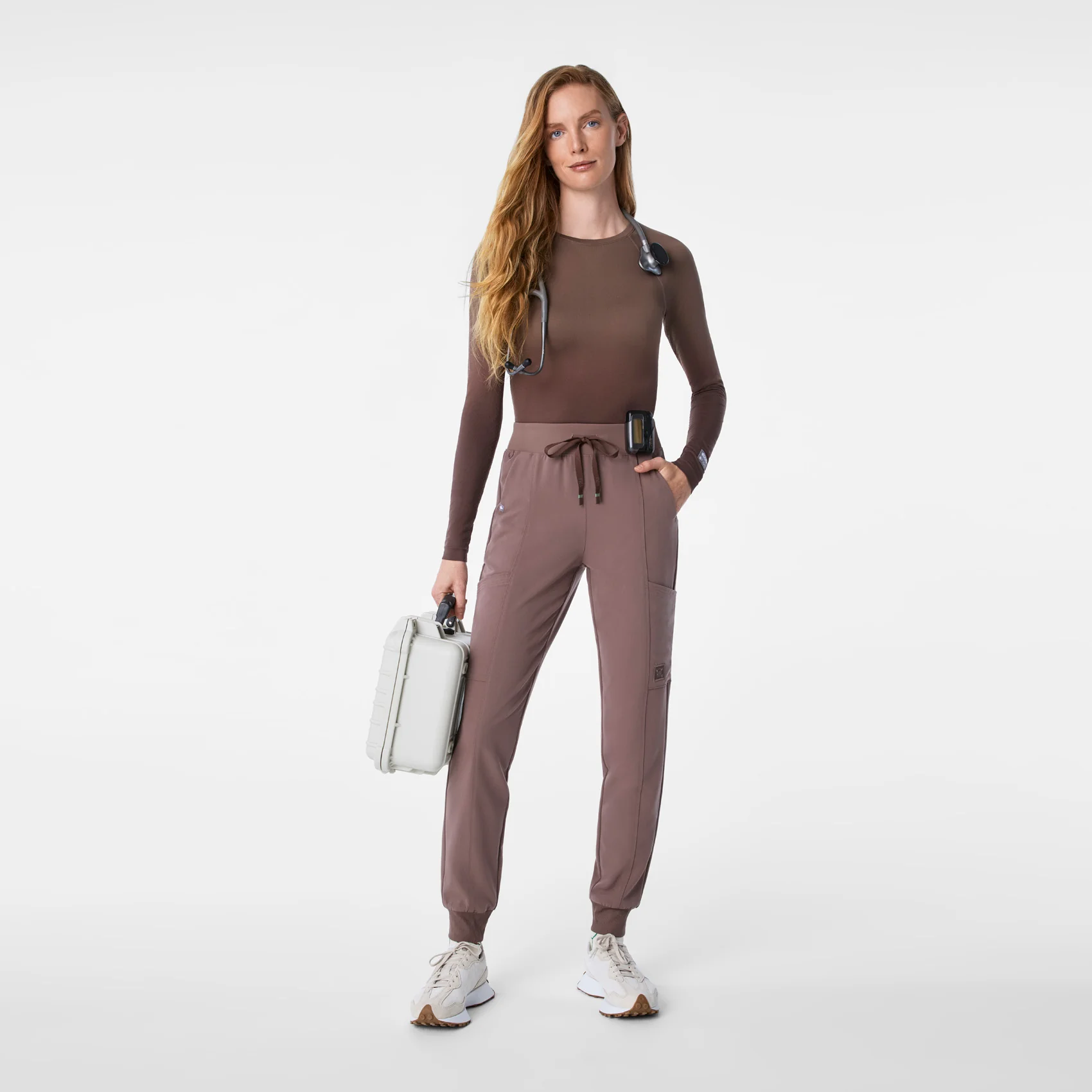 25745-women-s-ombre-smokey-taupe-star-warstm-figs-salta-seamless-longsleeve-underscrub-3.webp women's Ombre Smokey Taupe STAR WARS™ | FIGS Salta Seamless - Longsleeve Underscrub