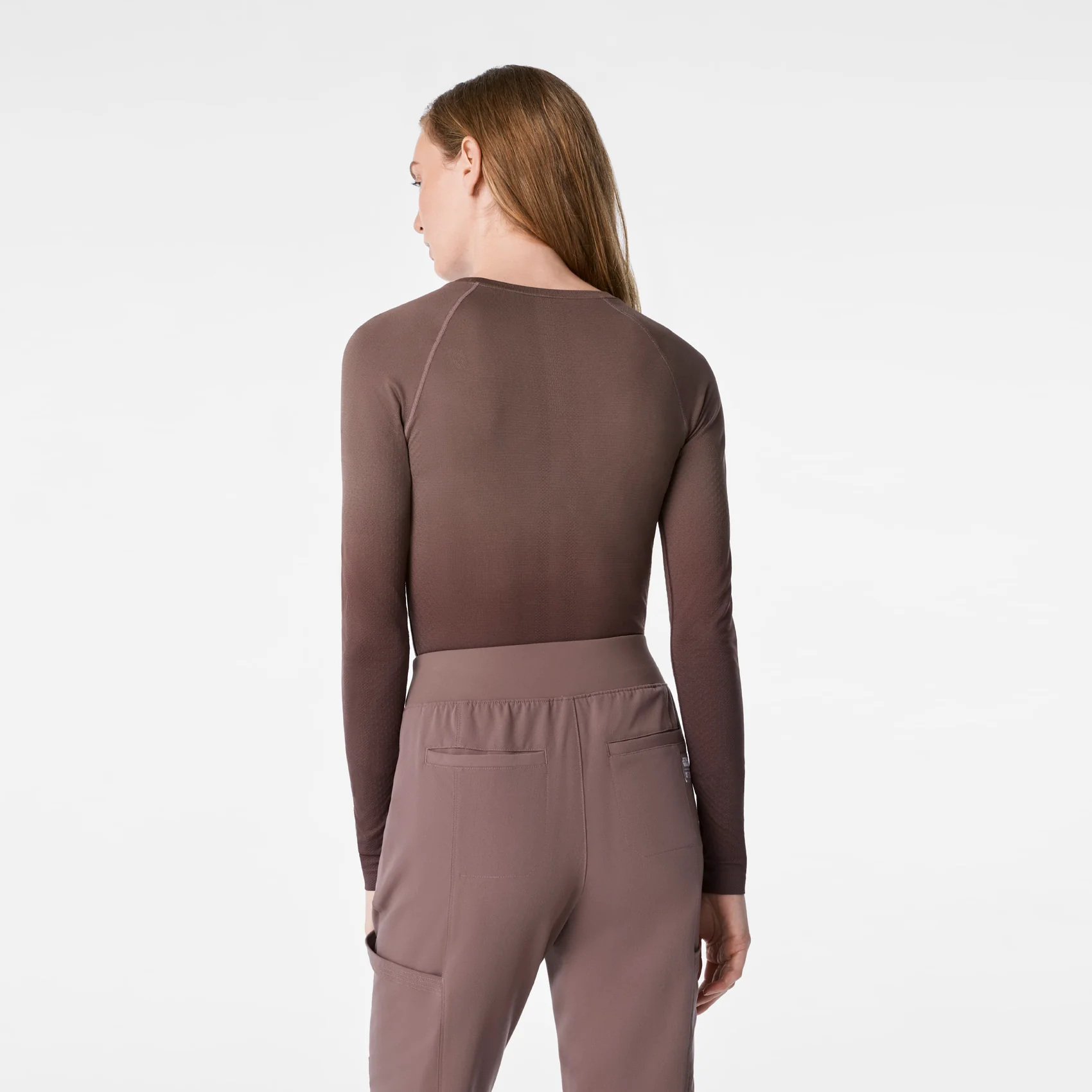 25745-women-s-ombre-smokey-taupe-star-warstm-figs-salta-seamless-longsleeve-underscrub-5.webp women's Ombre Smokey Taupe STAR WARS™ | FIGS Salta Seamless - Longsleeve Underscrub
