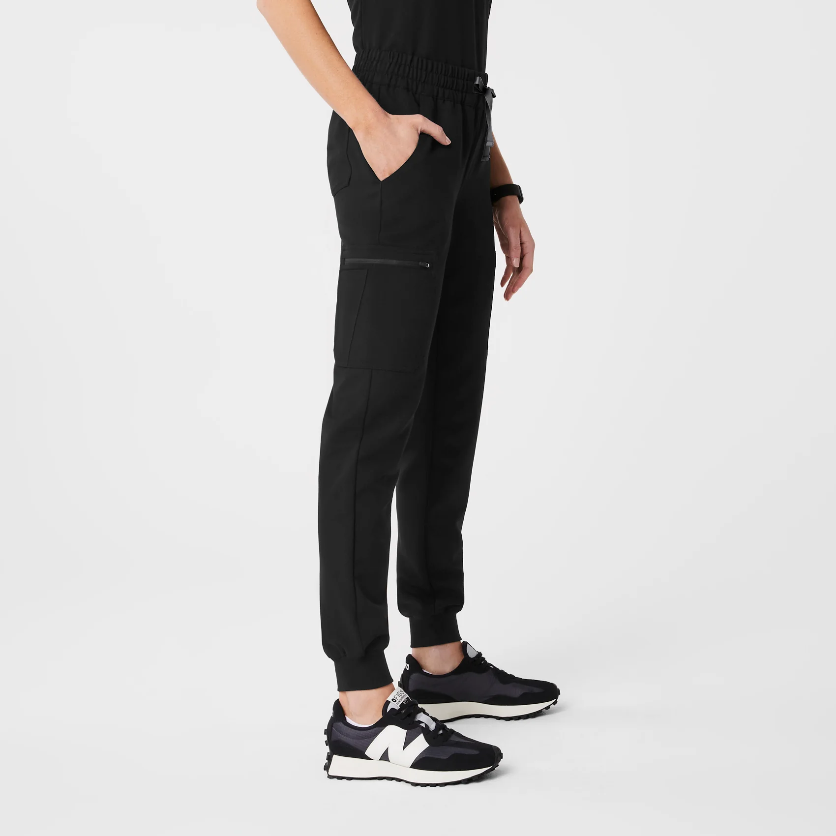 women's Black Uman Relaxed - Petite Jogger Scrub Pants