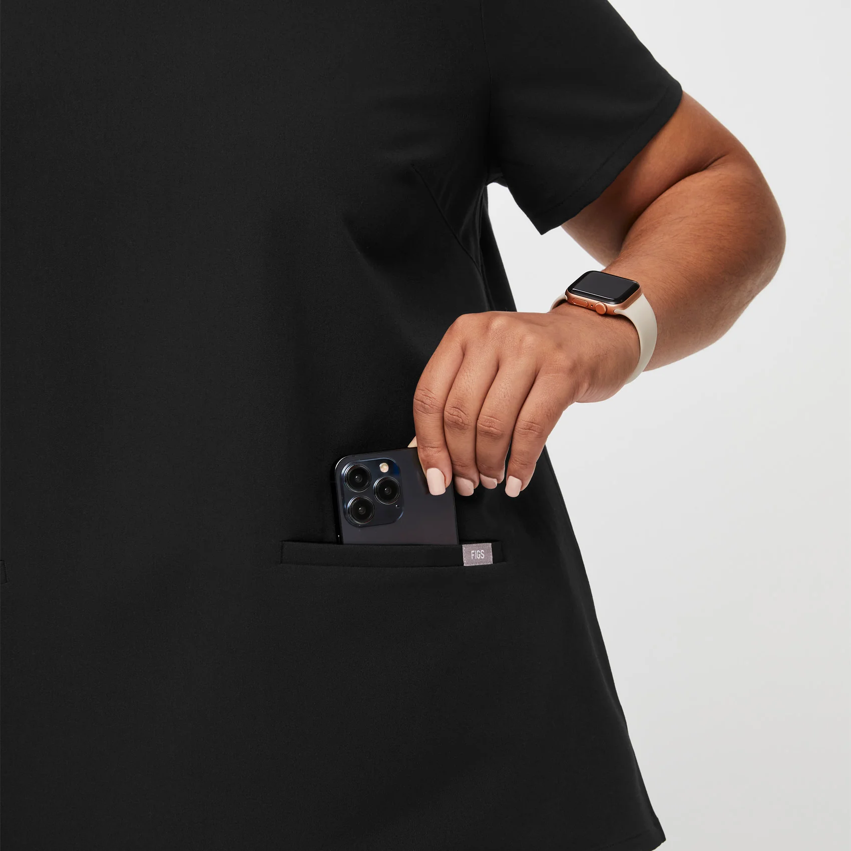452-women-s-black-casmatm-three-pocket-scrub-top-3xl-6xl-5.webp women's Black Casma™- Three-Pocket Scrub Top (3XL - 6XL)