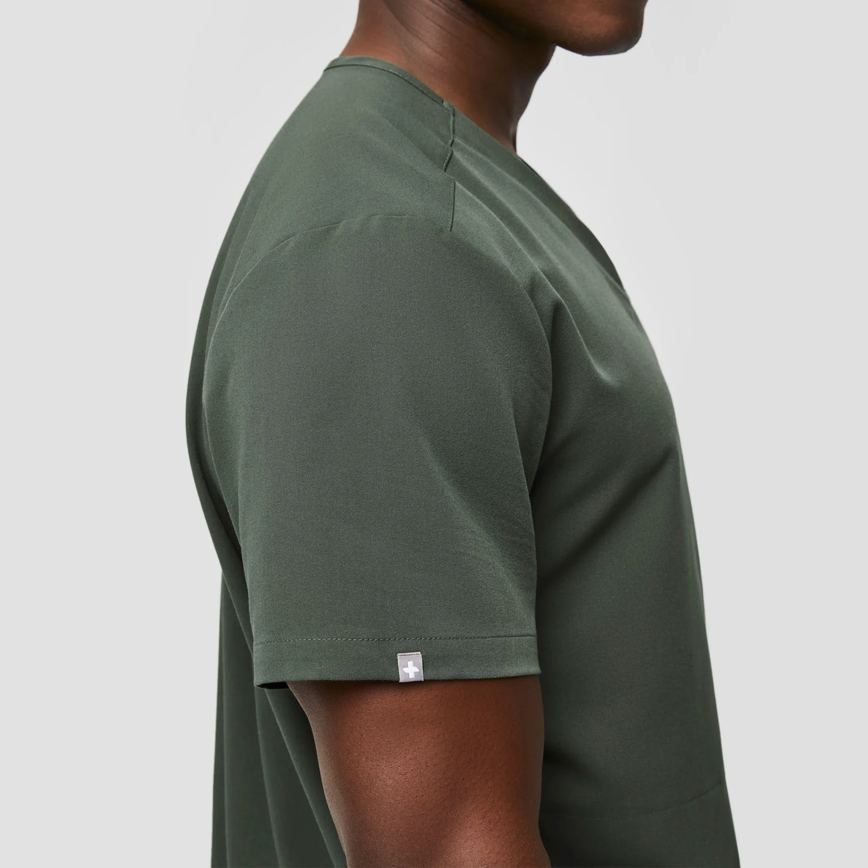 7919-men-s-moss-chisectm-three-pocket-scrub-top-4.webp Men's Moss Chisec™ - Three-Pocket Scrub Top