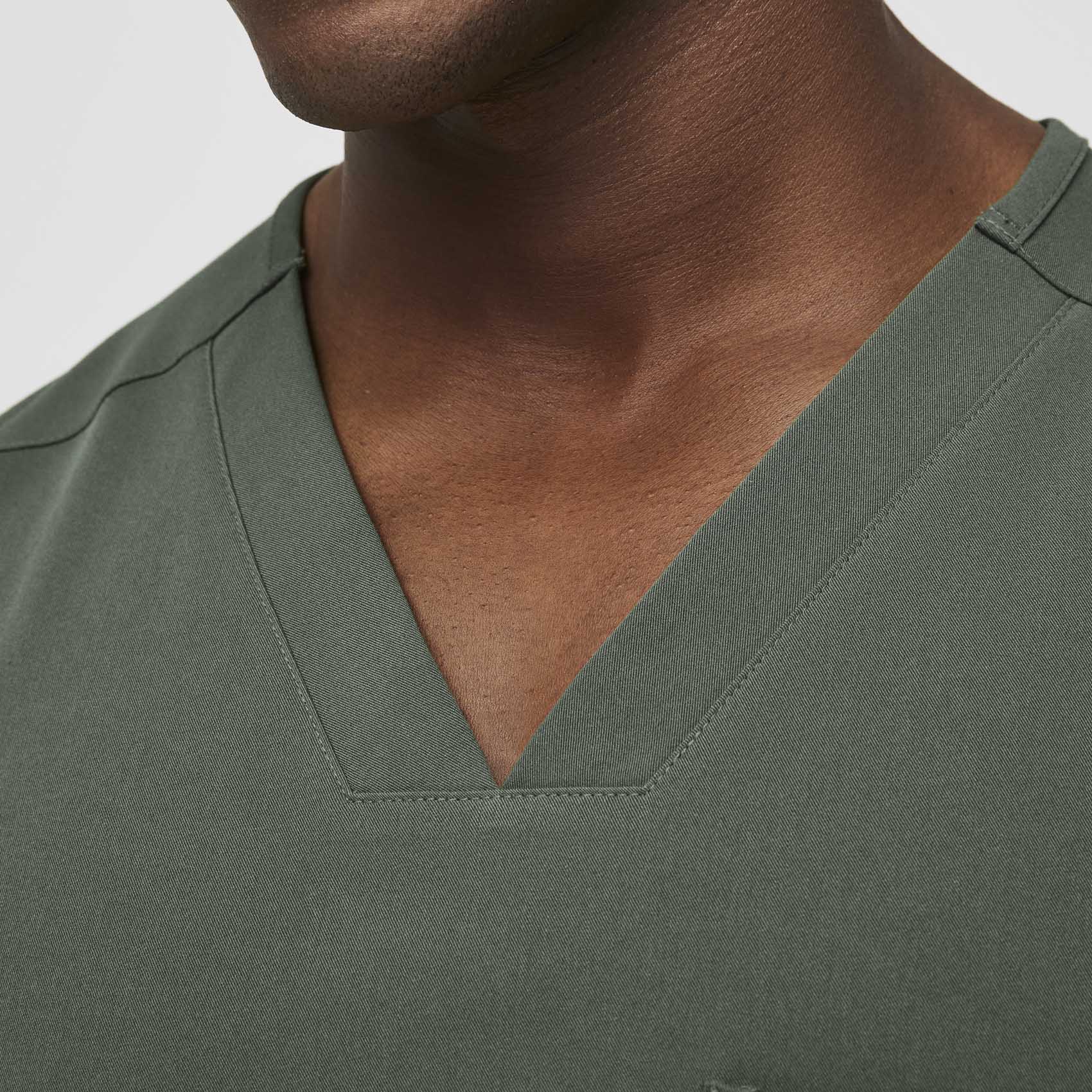 7919-men-s-moss-chisectm-three-pocket-scrub-top-5.jpg Men's Moss Chisec™ - Three-Pocket Scrub Top